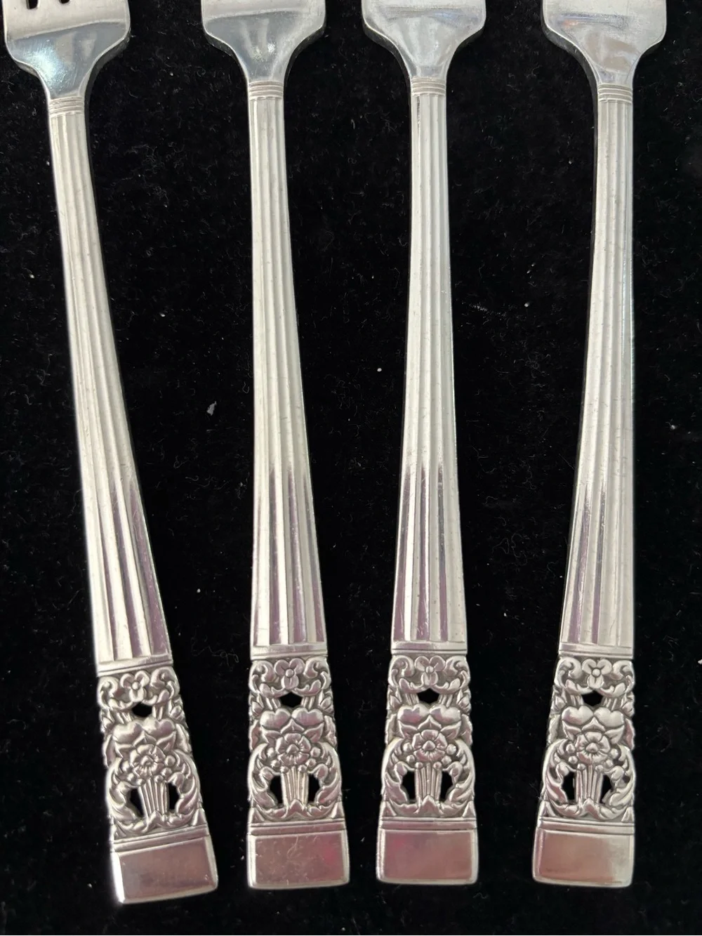 Community Plate, Coronation Flatware 4 Dinner Forks, Silverplate 7.50 Inches